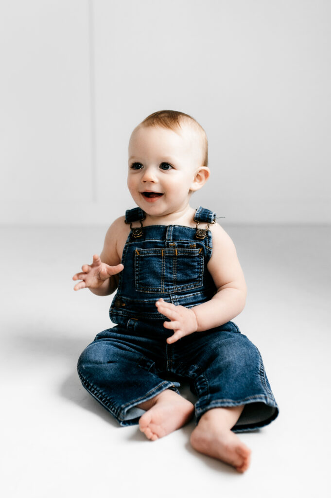 Baby milestone photographer Somerset WI