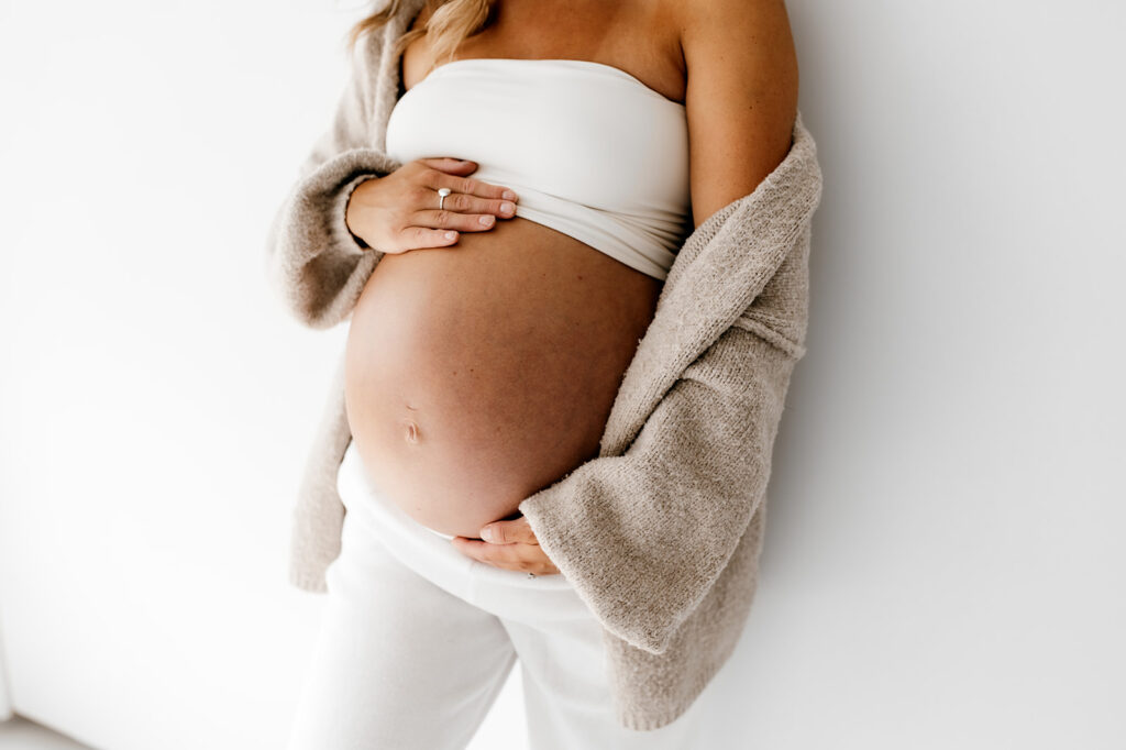 Wisconsin maternity photographer