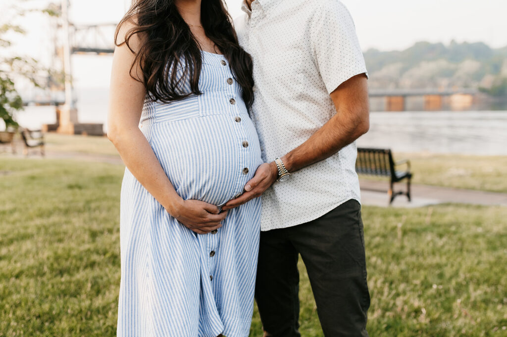 Outdoor maternity photographer Wisconsin