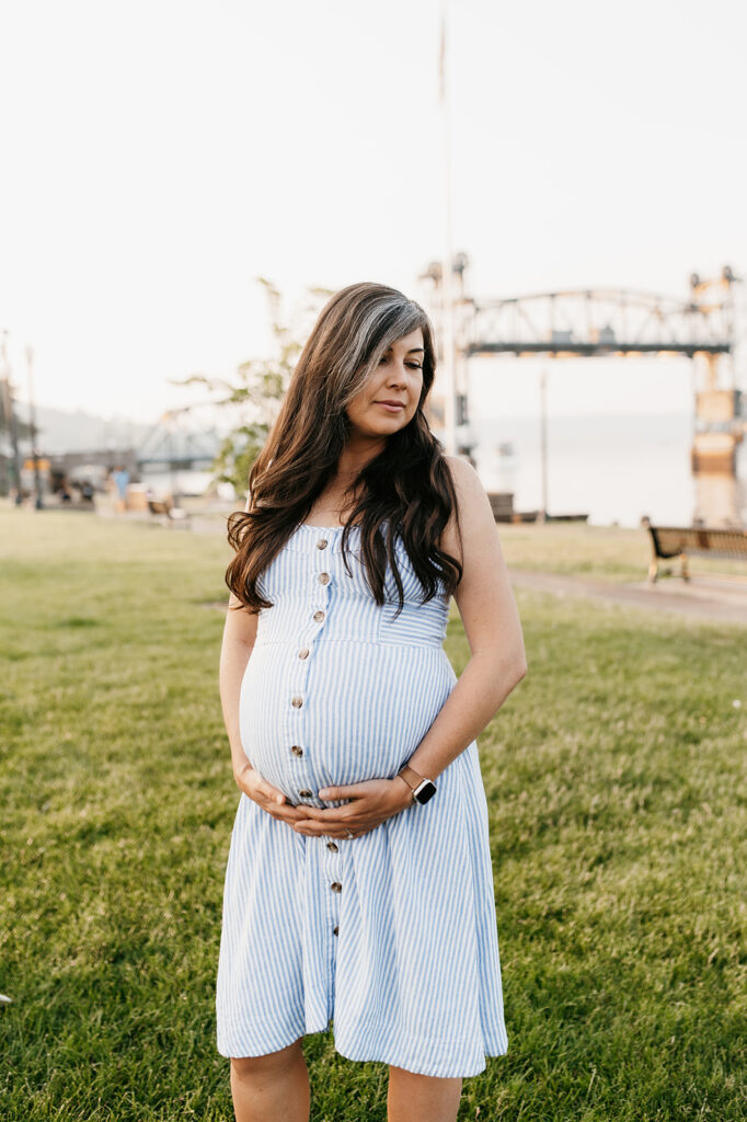 Summer maternity session outfit ideas