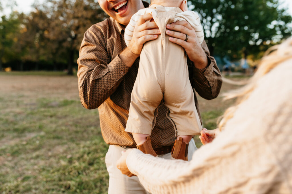 neutral outfit ideas for family photos