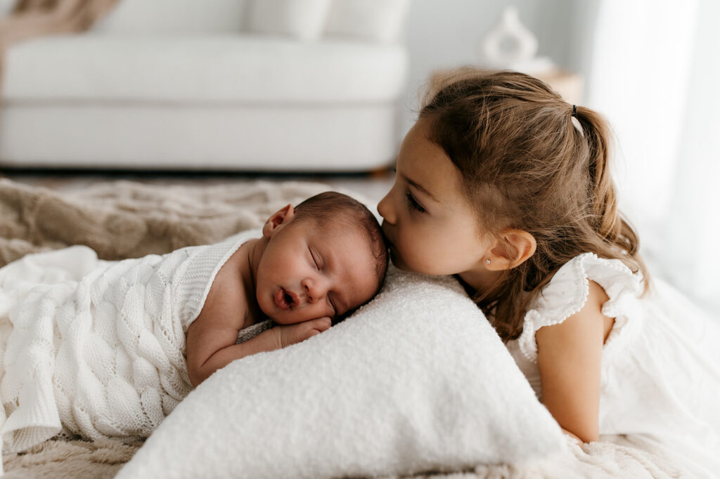 newborn poses with siblings neutral studio