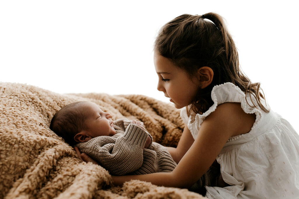 newborn poses with siblings neutral studio