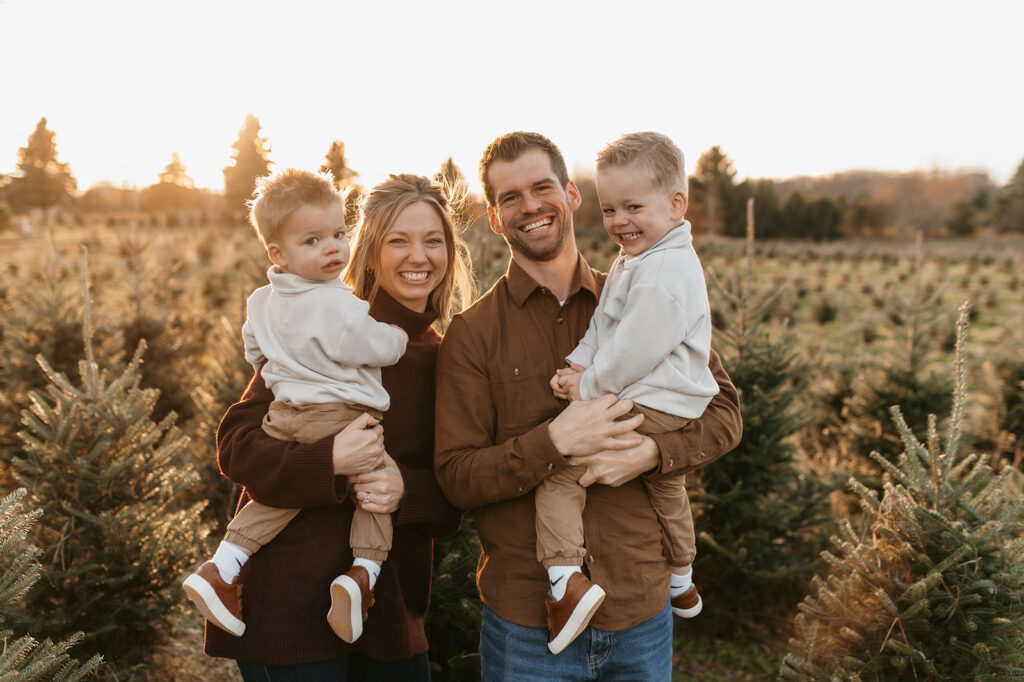 Outdoor holiday mini sessions Wisconsin