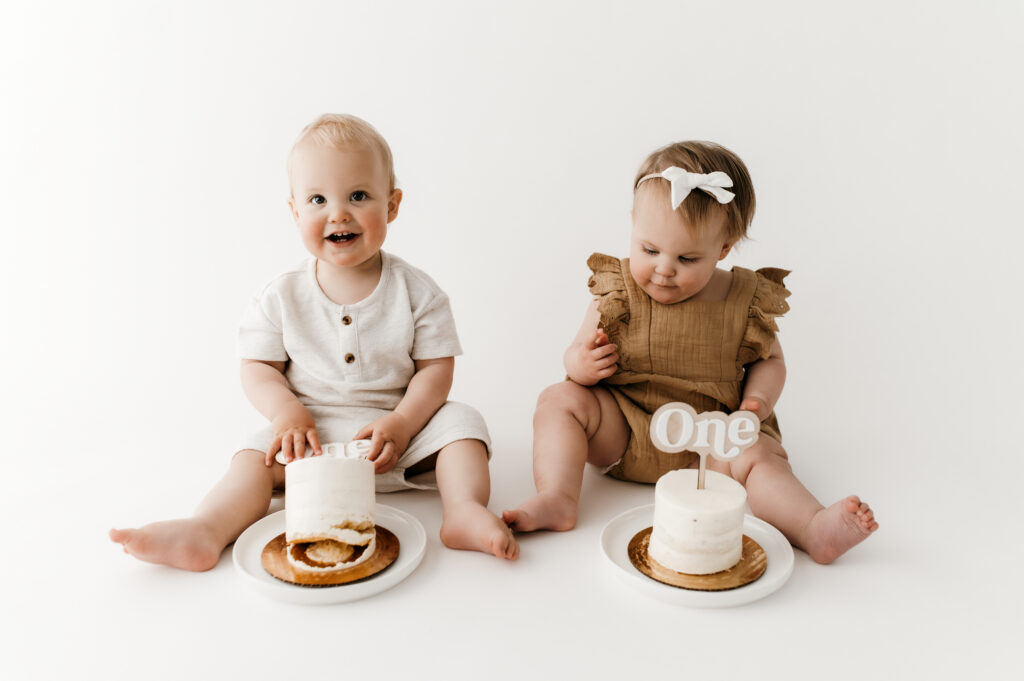 One year old twins ready to eat their cake. 